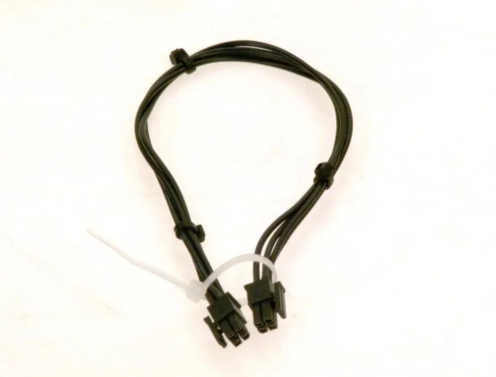 Mehradriges Kabel mit zwei Steckverbindern, das für die Kommunikation in BOSCH Bus-Systemen verwendet werden kann.